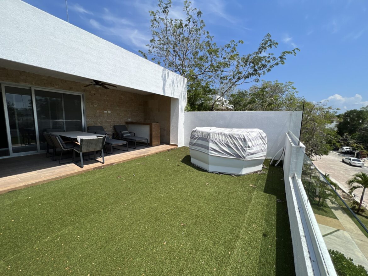 Senderos de Maya Coba 5Bedrooms House 2 story Playa del Carmen for Sale garden area
