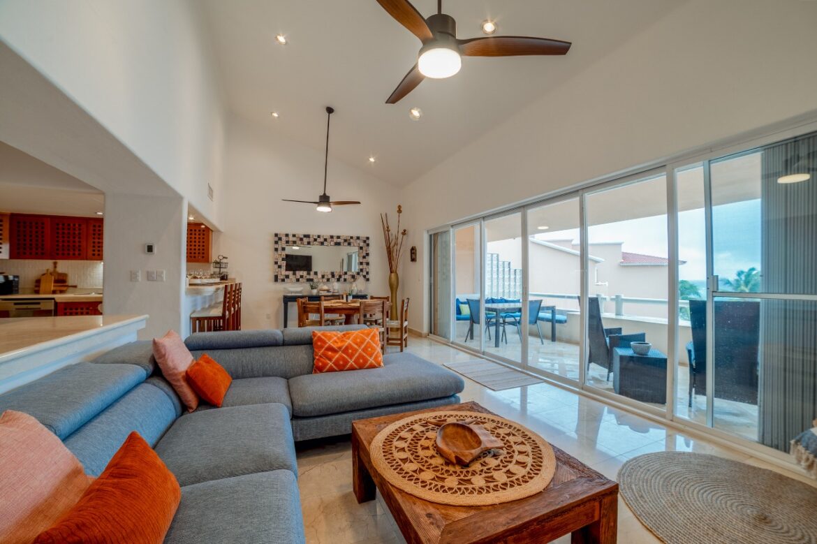 penthouse for sale Puerto Aventuras beachfront living room