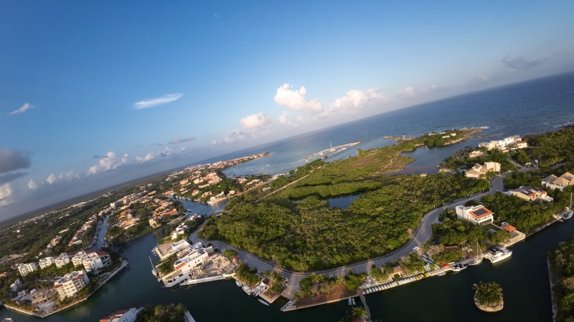 Compare lifestyle and ROI between marina vs golf Puerto Aventuras properties. Which area best fits your investment strategy?