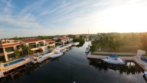 Compare lifestyle and ROI between marina vs golf Puerto Aventuras properties. Which area best fits your investment strategy?