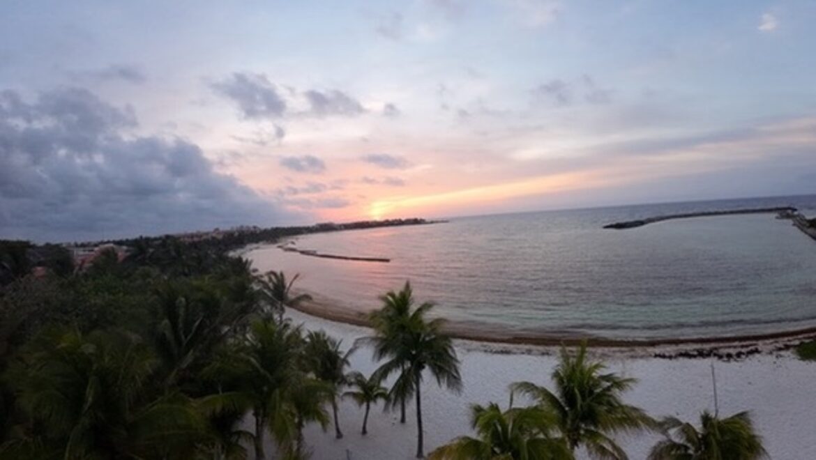 Puerto Aventuras vs Playa del Carmen Living – Family or ROI?