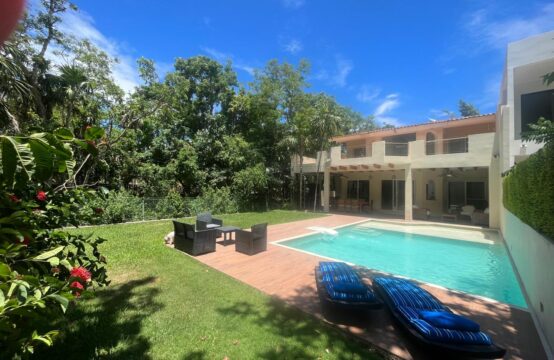 House for Sale in Puerto Aventuras Bahia Soliman – 3BR Home with Garden and 2 Levels